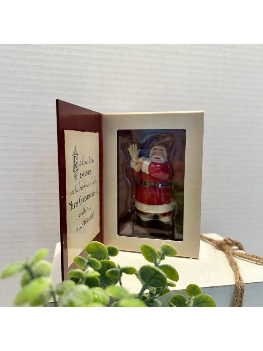 2001 Hallmark Keepsake ornament “‘Twas the night before Christmas”